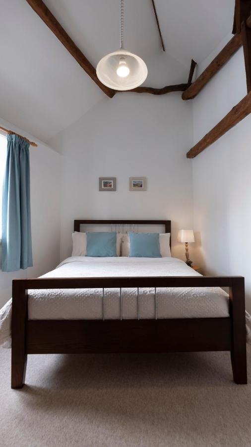 Character In The Heart Of Uplyme. Holiday home